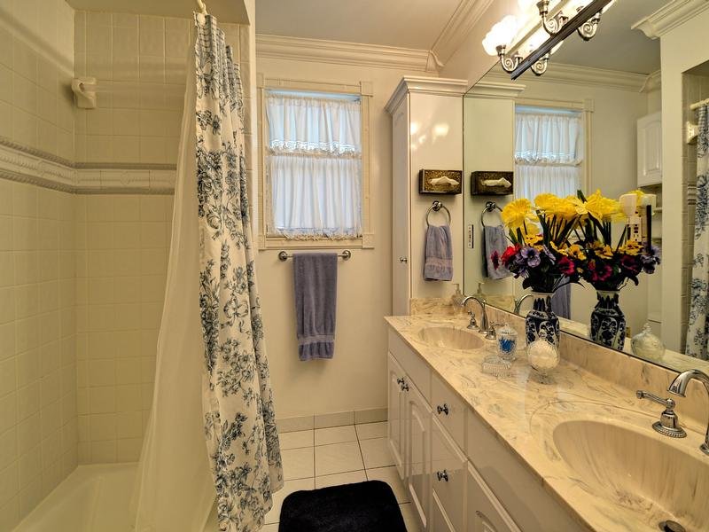 Double sink in the bathroom